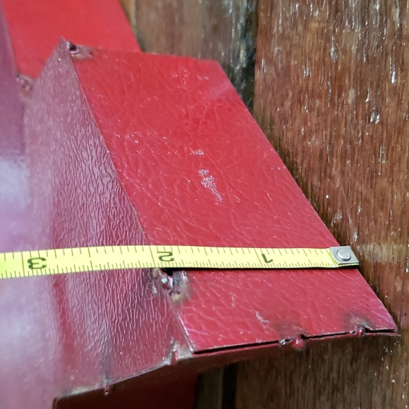 Red Metal Arrow Decor - Picture 10 of 10